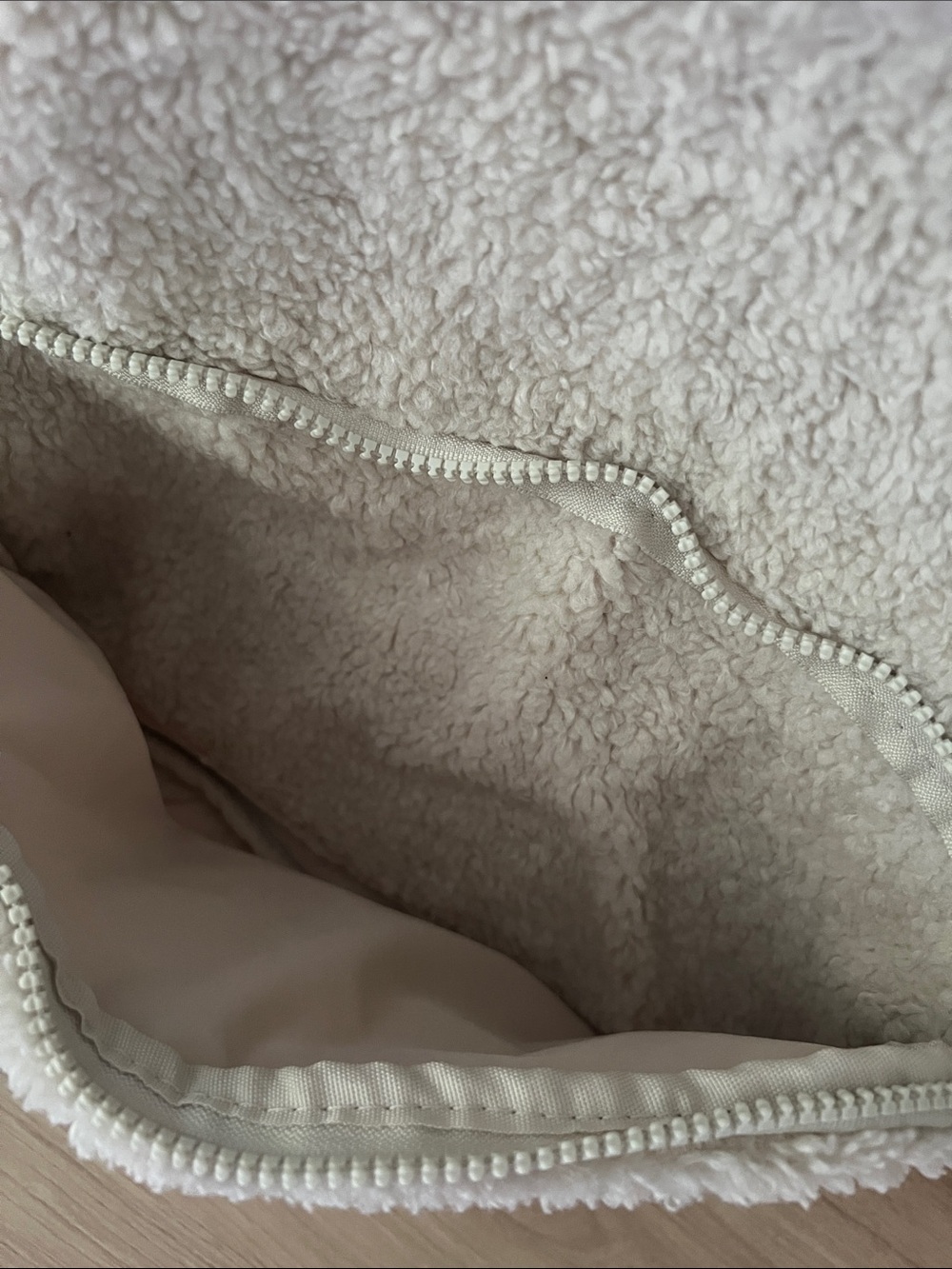 Wilo the Label Backpack Sherpa Teddy - Picture 3 of 7